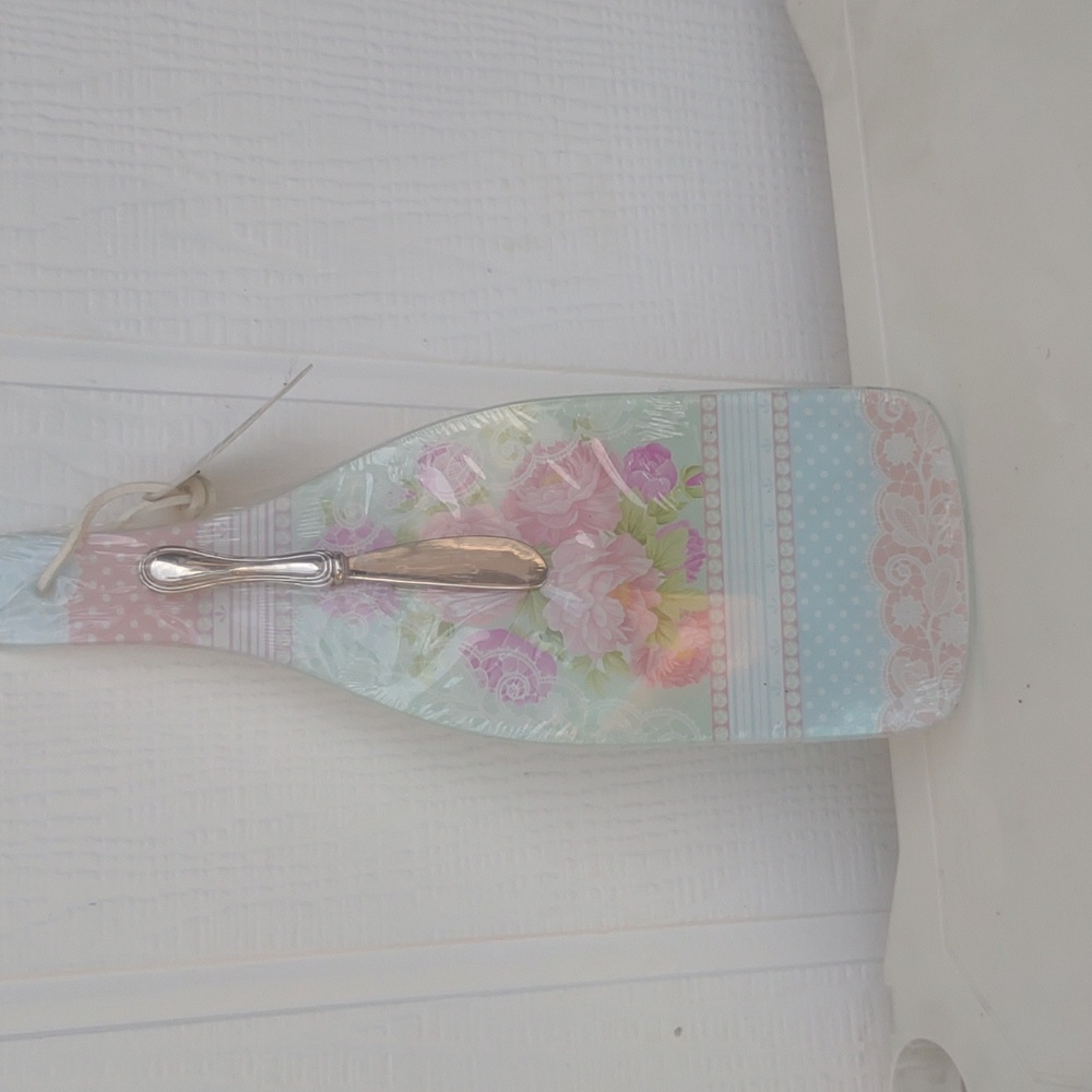Floral Cheese Board with Spreader 🆕 - Picture 2 of 8